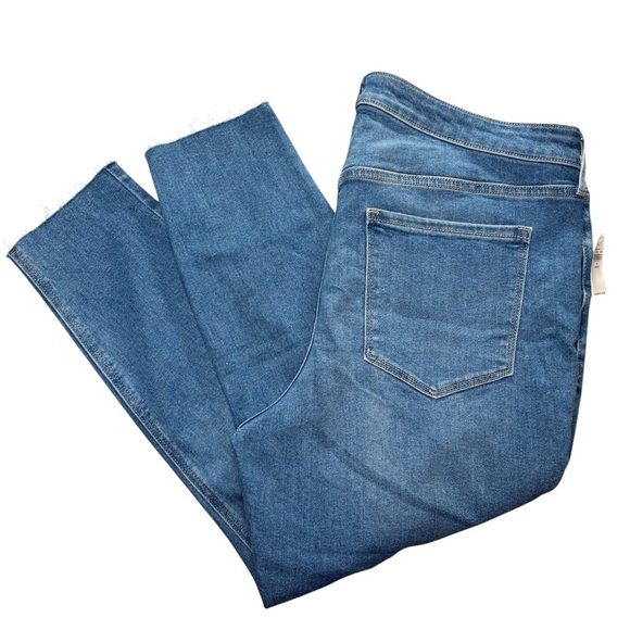 NWT Old Navy High Rise Rockstar Super Skinny Raw Hem Destroyed Jeans | Size 18P - Picture 6 of 8